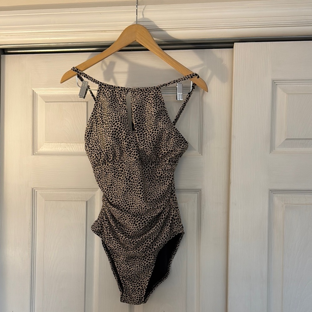 Ellen Tracy Black and Cream Leopard Print One-Piece Swimsuit